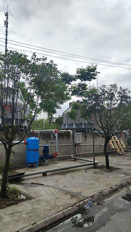 四川双流圆形冷却塔水循环系统安装现场
