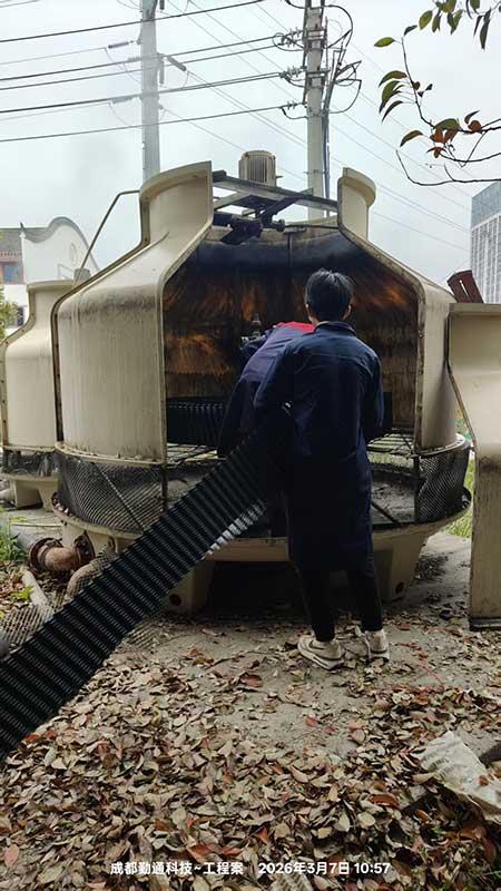 四川内江冷却塔维修现场